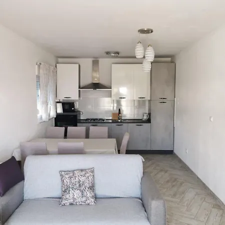 Optimum Apartment *